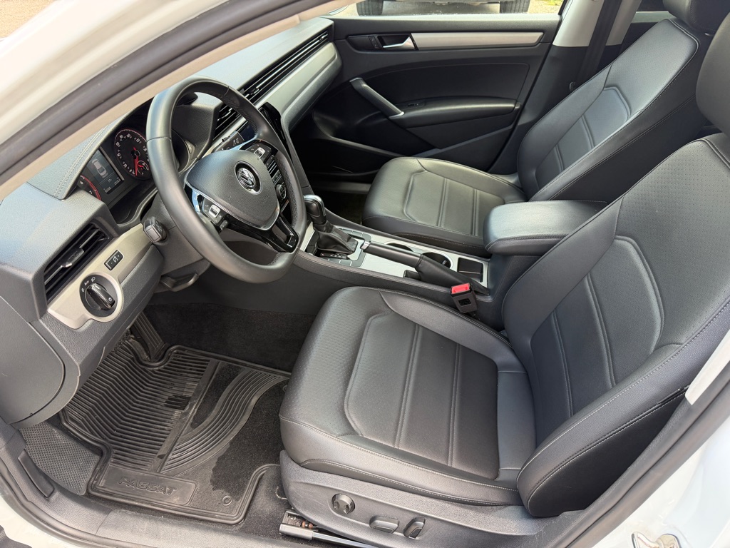 Photo 9 of this VOLKSWAGEN PASSAT