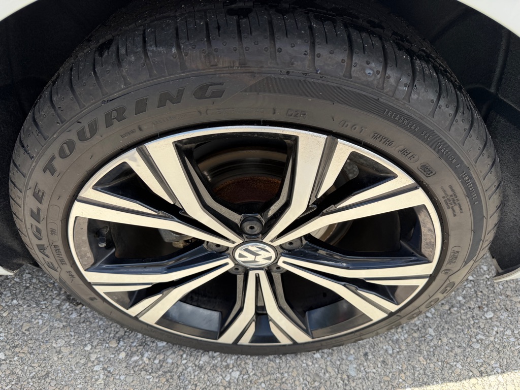 Photo 18 of this VOLKSWAGEN PASSAT