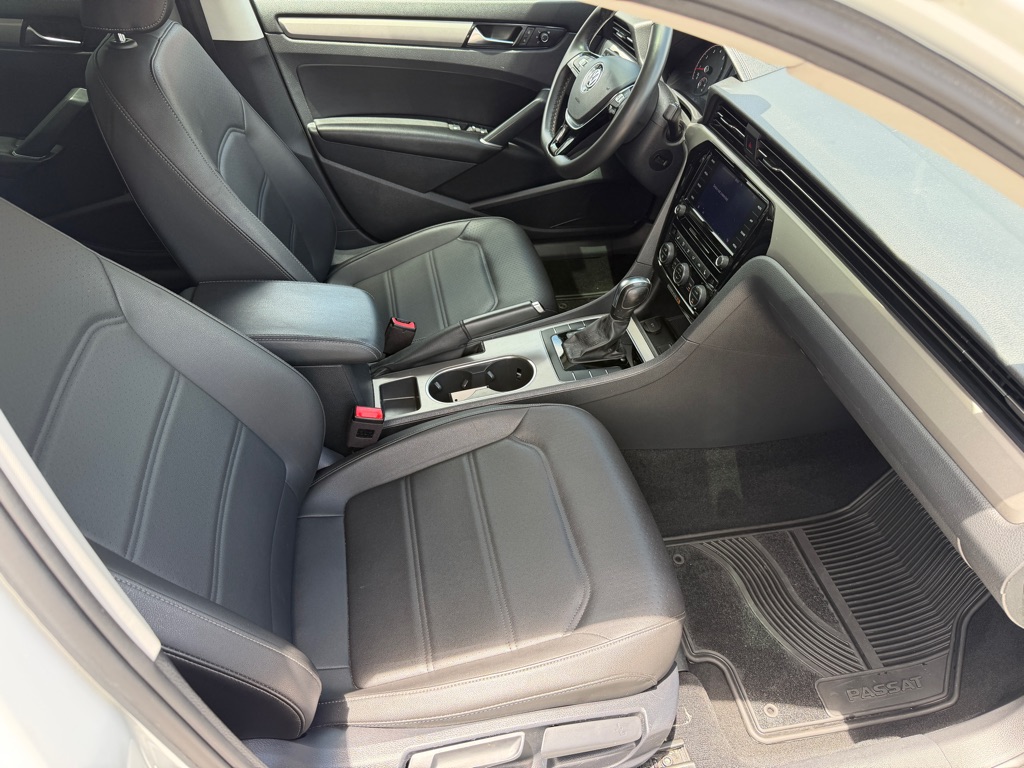 Photo 10 of this VOLKSWAGEN PASSAT