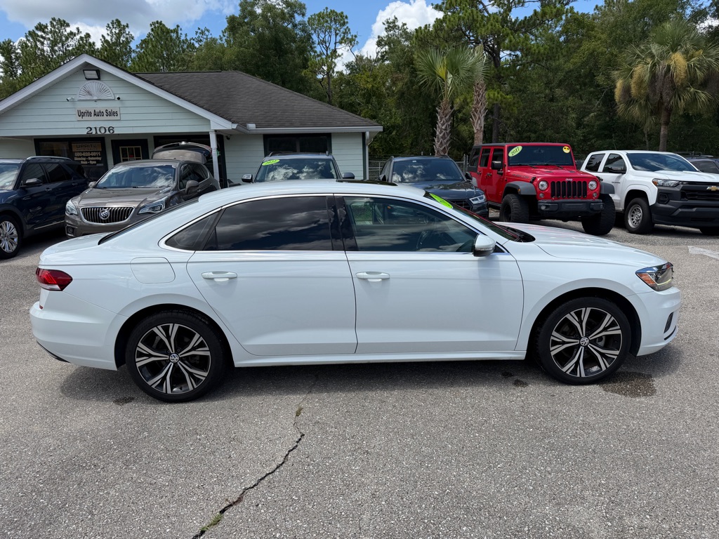 Photo 4 of this VOLKSWAGEN PASSAT