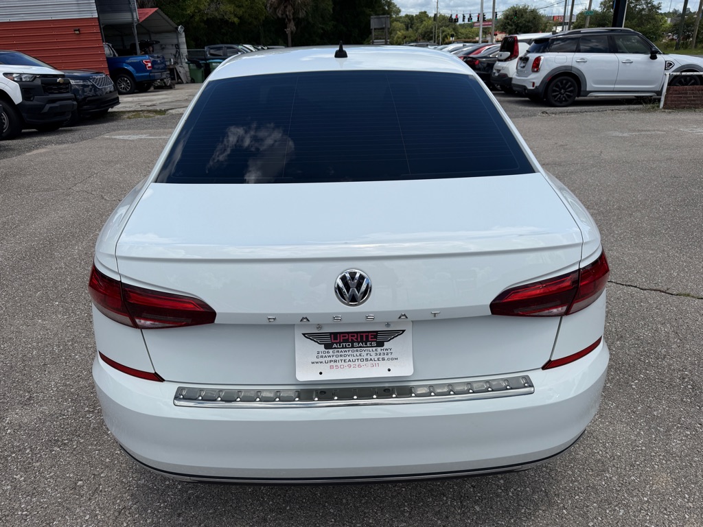 Photo 6 of this VOLKSWAGEN PASSAT