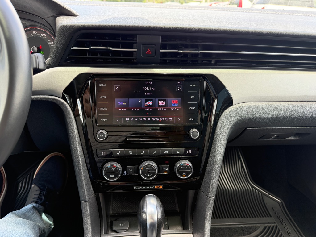 Photo 15 of this VOLKSWAGEN PASSAT