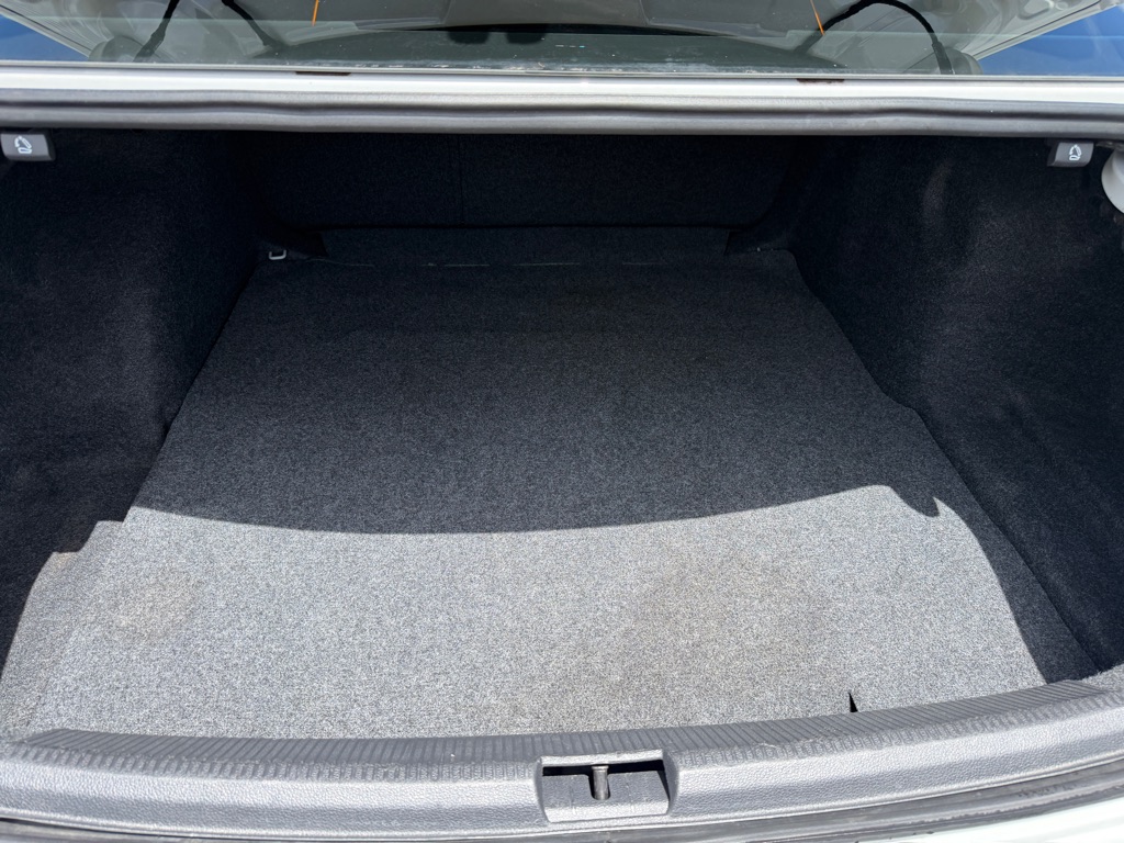 Photo 17 of this VOLKSWAGEN PASSAT