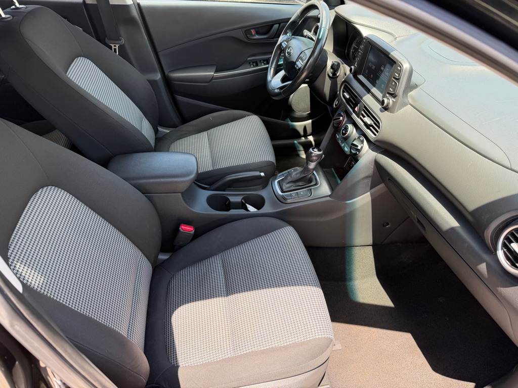 Photo 10 of this HYUNDAI KONA