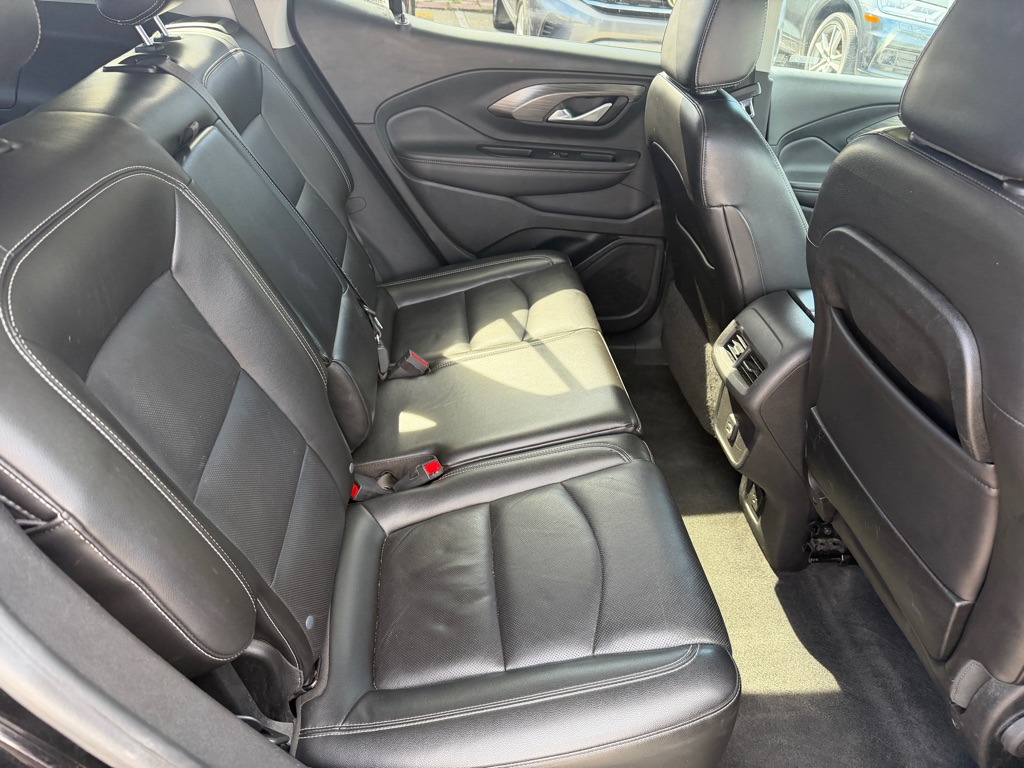 Photo 11 of this GMC TERRAIN