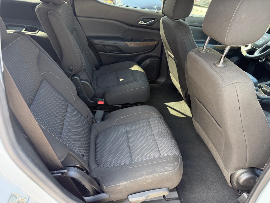 Photo 33 of this VOLKSWAGEN ATLAS