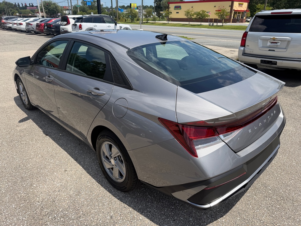 Photo 7 of this HYUNDAI ELANTRA