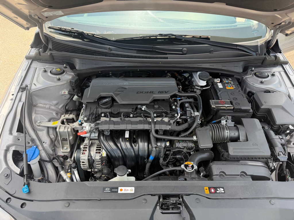 Photo 17 of this HYUNDAI ELANTRA