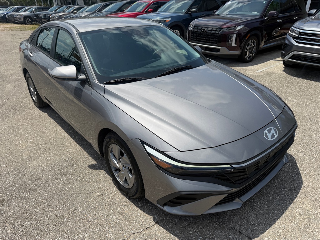 Photo 3 of this HYUNDAI ELANTRA