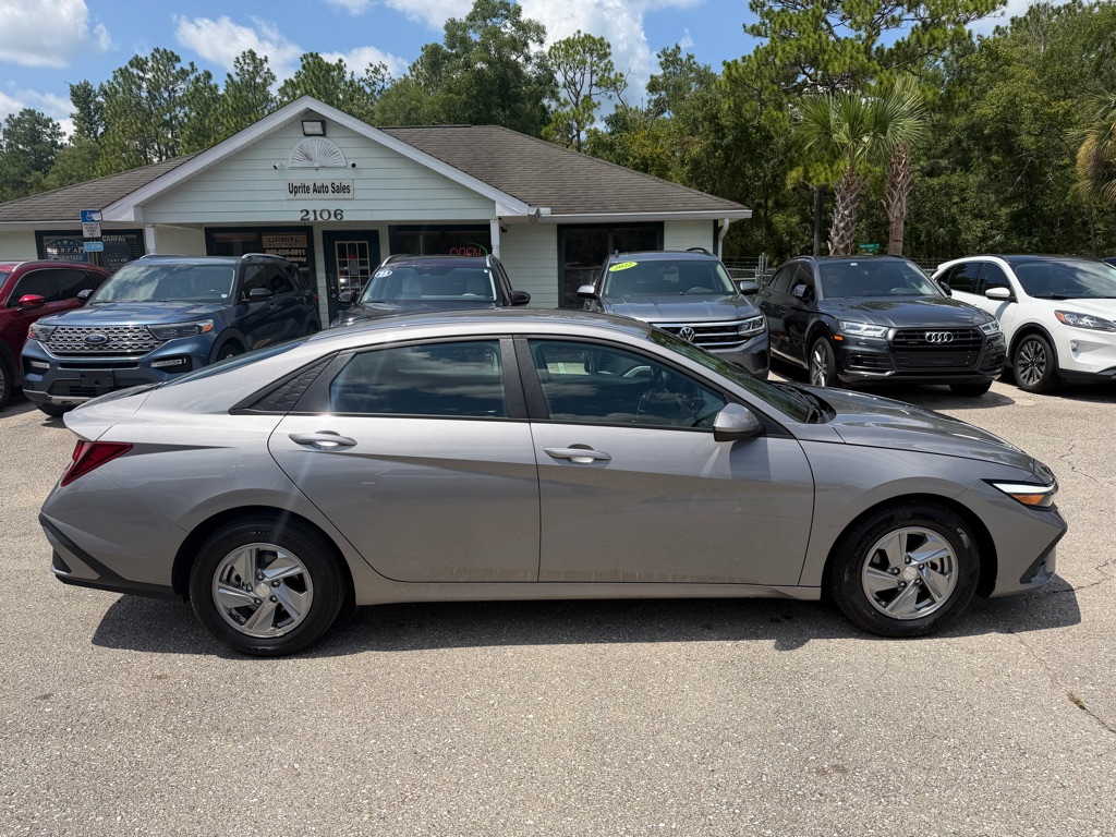 Photo 4 of this HYUNDAI ELANTRA