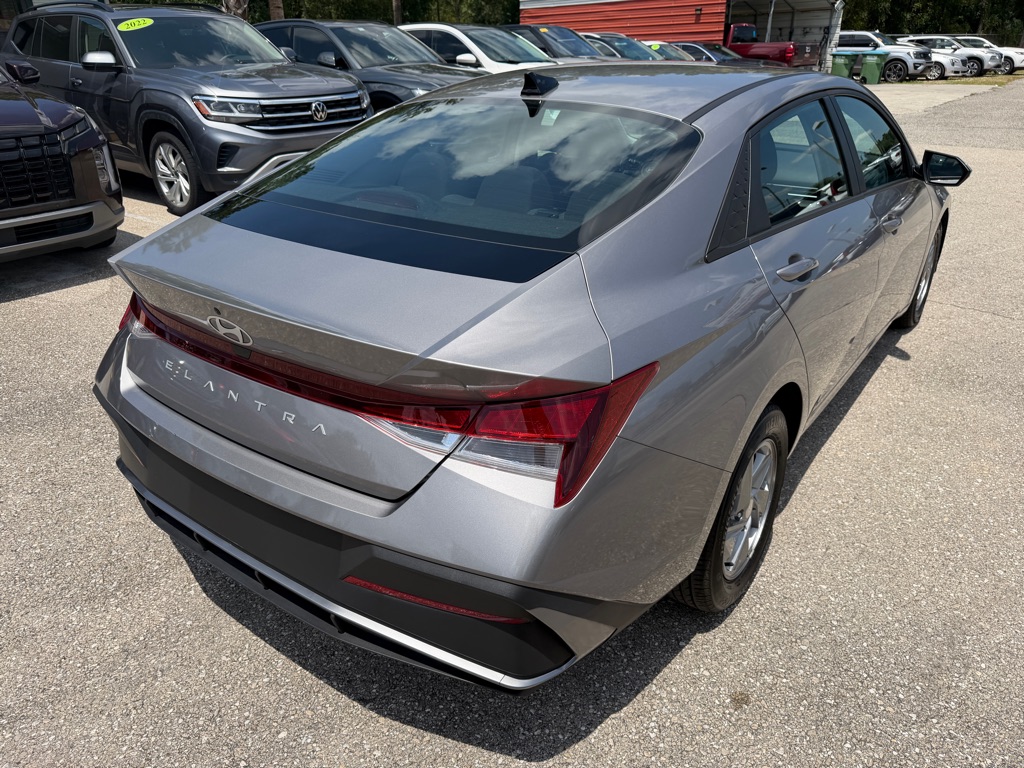 Photo 5 of this HYUNDAI ELANTRA