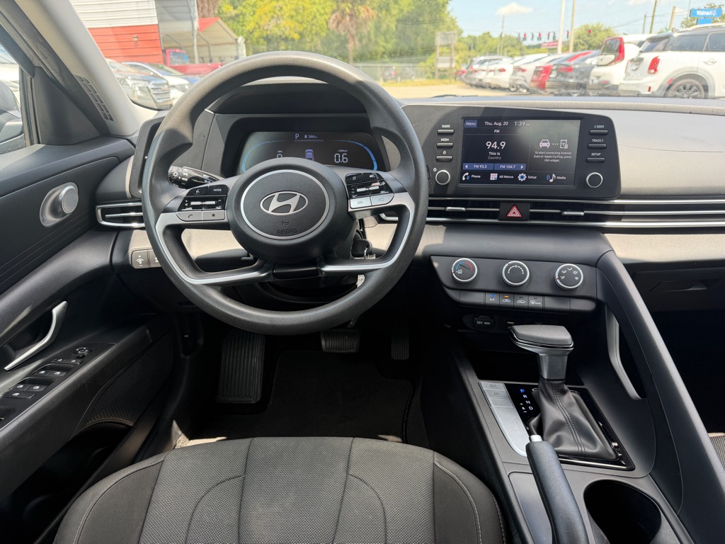 Photo 13 of this HYUNDAI ELANTRA