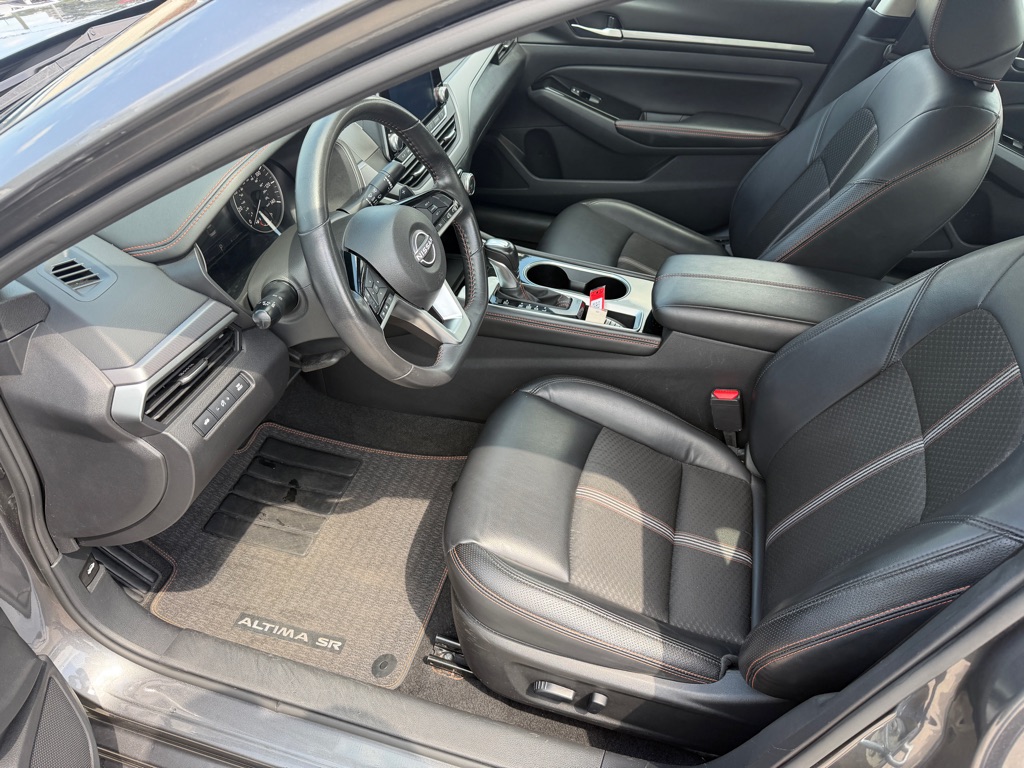 Photo 9 of this NISSAN ALTIMA