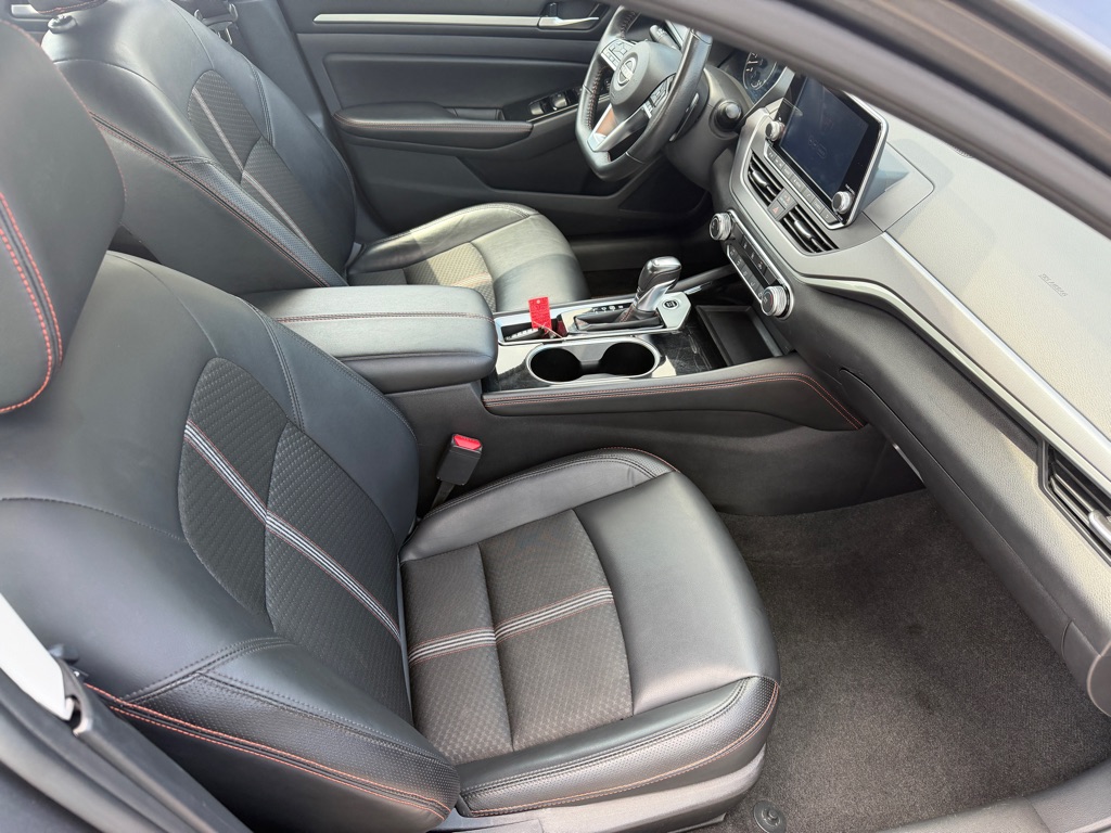 Photo 10 of this NISSAN ALTIMA