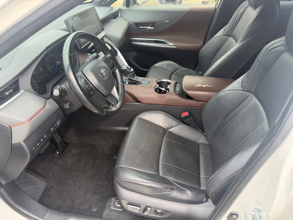 Photo 9 of this TOYOTA VENZA
