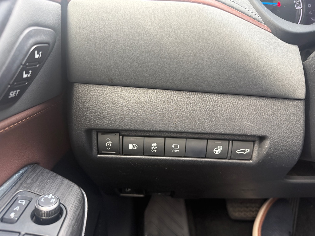 Photo 16 of this TOYOTA VENZA