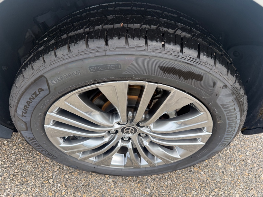Photo 19 of this TOYOTA VENZA