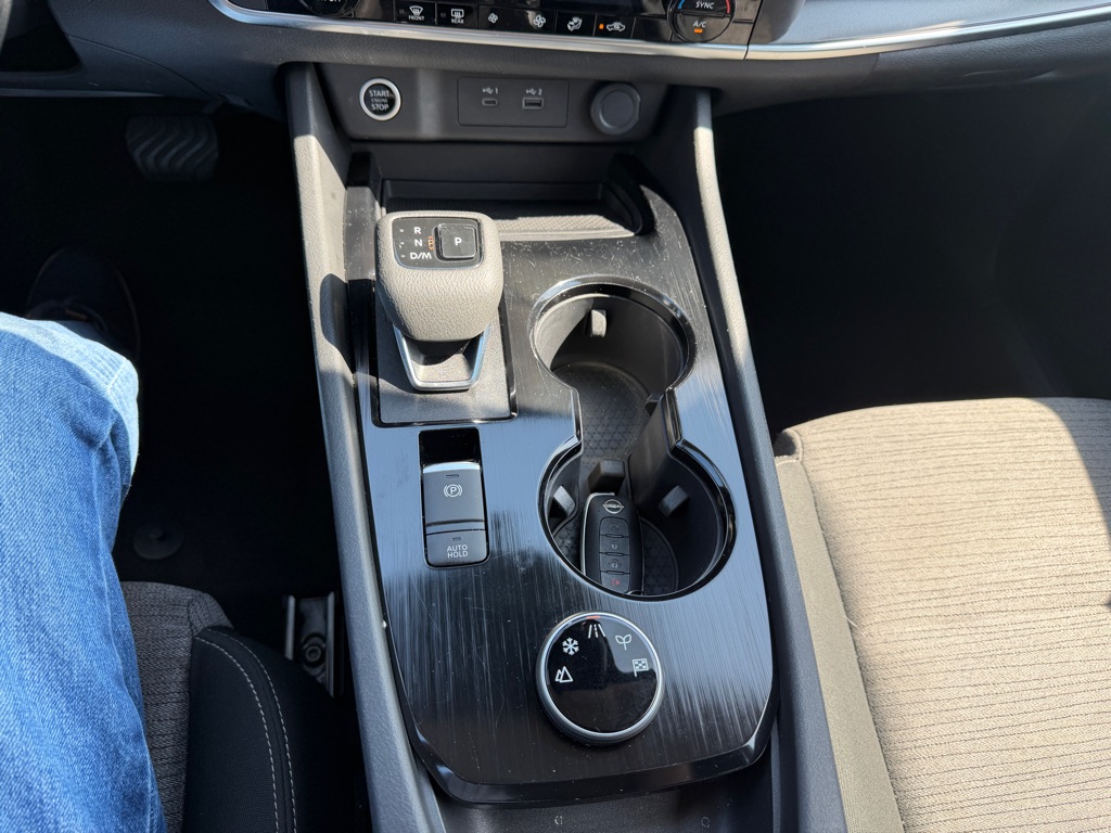 Photo 16 of this NISSAN ROGUE