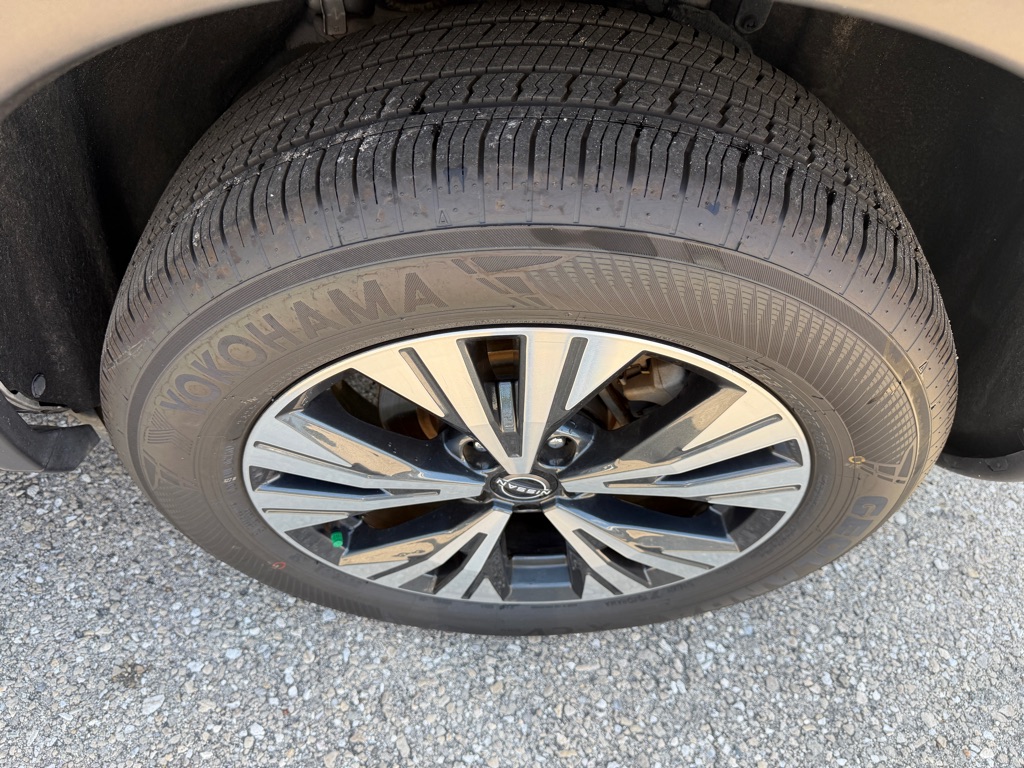Photo 21 of this NISSAN ROGUE