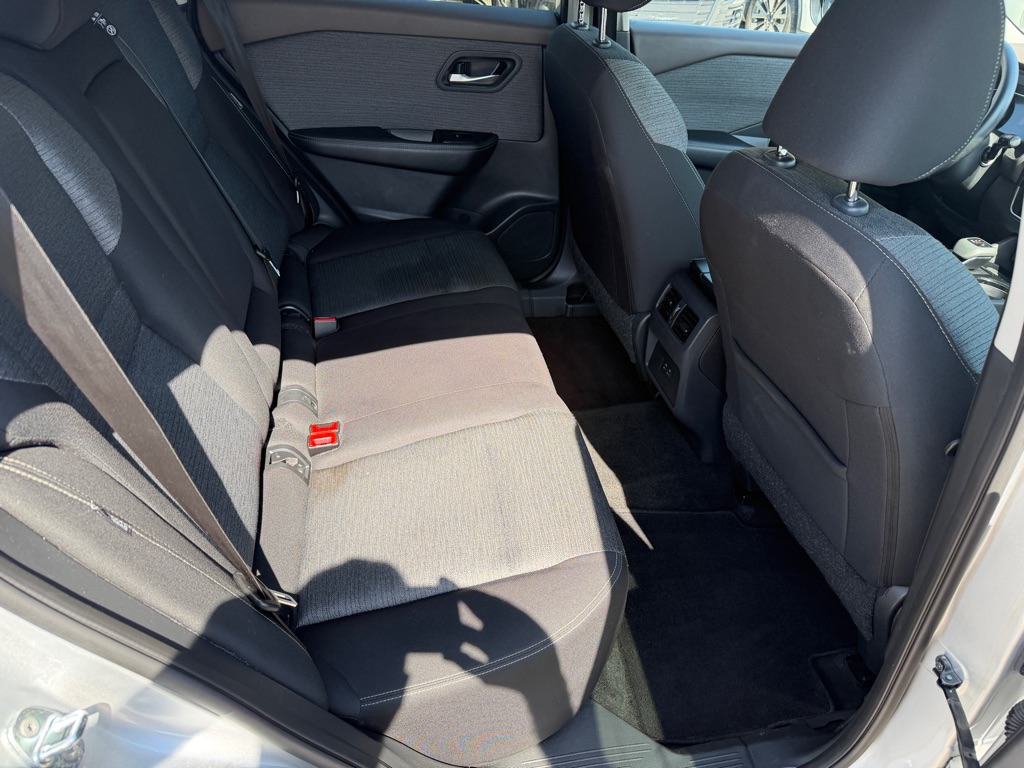 Photo 11 of this NISSAN ROGUE