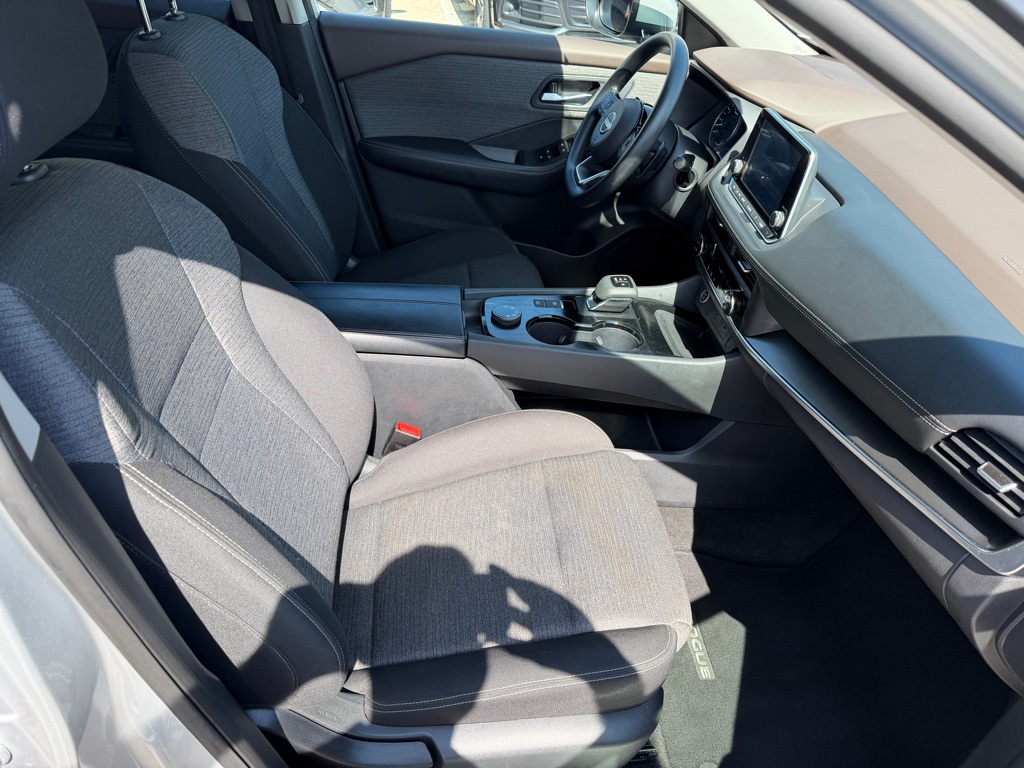Photo 10 of this NISSAN ROGUE