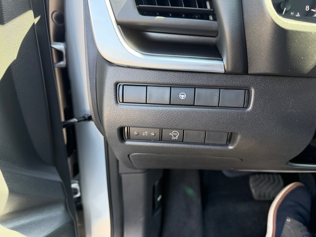 Photo 18 of this NISSAN ROGUE