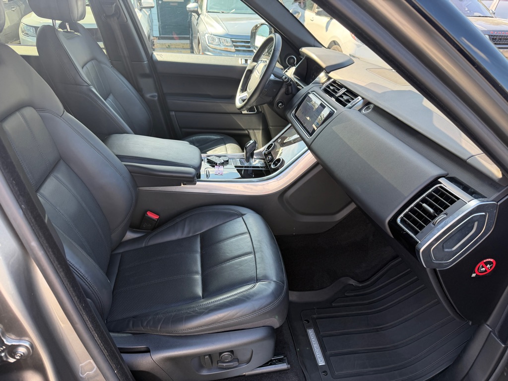 Photo 10 of this LAND ROVER RANGE ROVER SPO