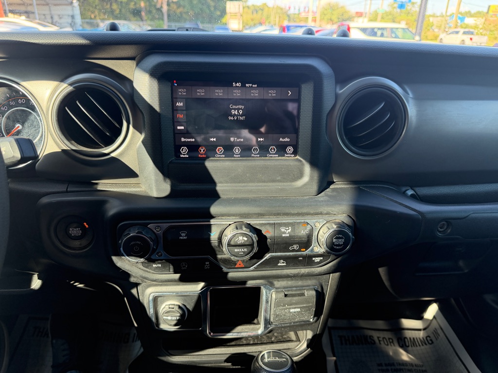 Photo 15 of this JEEP GLADIATOR