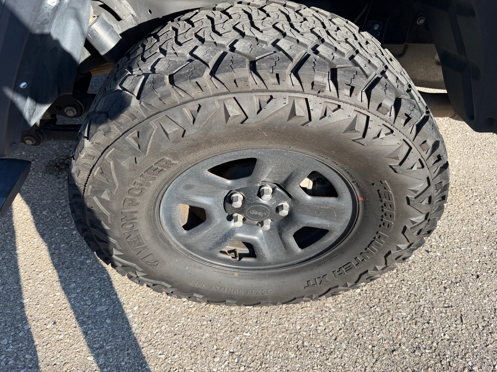 Photo 18 of this JEEP GLADIATOR
