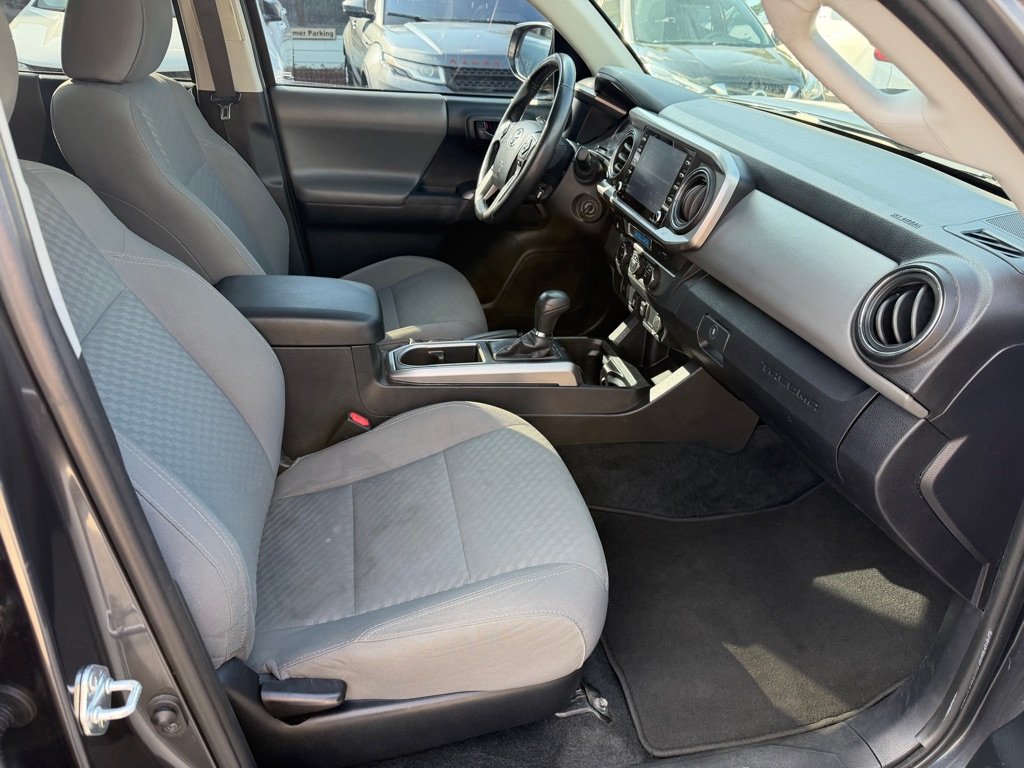 Photo 10 of this TOYOTA TACOMA