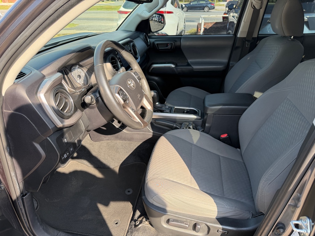 Photo 9 of this TOYOTA TACOMA