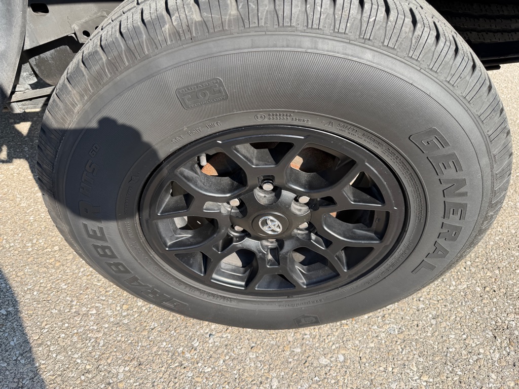 Photo 18 of this TOYOTA TACOMA