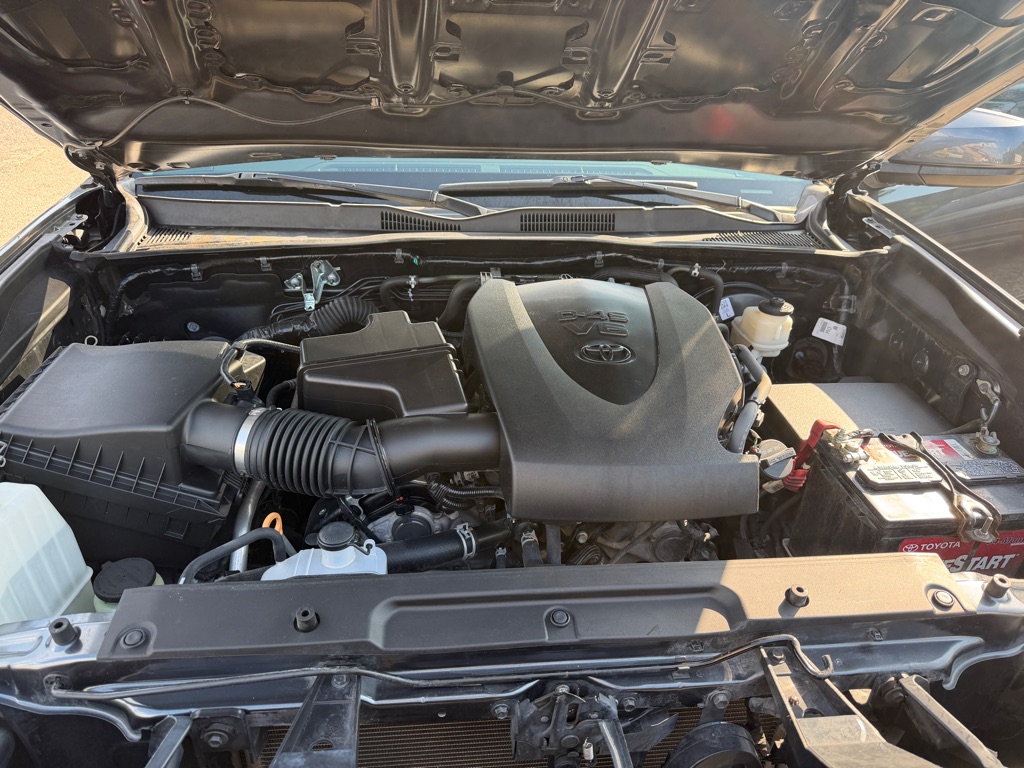Photo 17 of this TOYOTA TACOMA