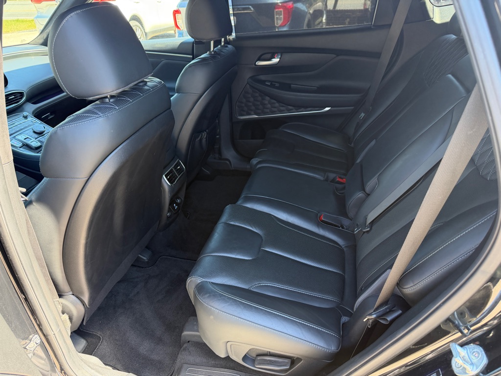 Photo 12 of this HYUNDAI SANTA FE