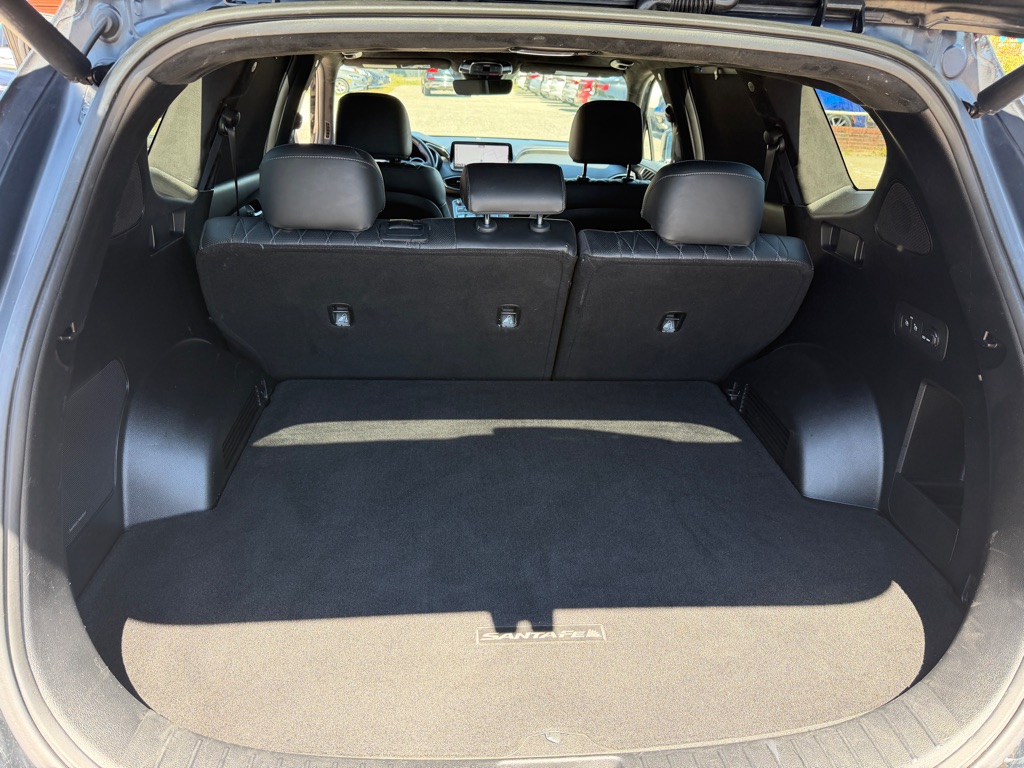 Photo 20 of this HYUNDAI SANTA FE