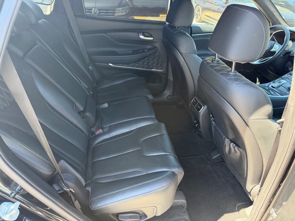 Photo 11 of this HYUNDAI SANTA FE