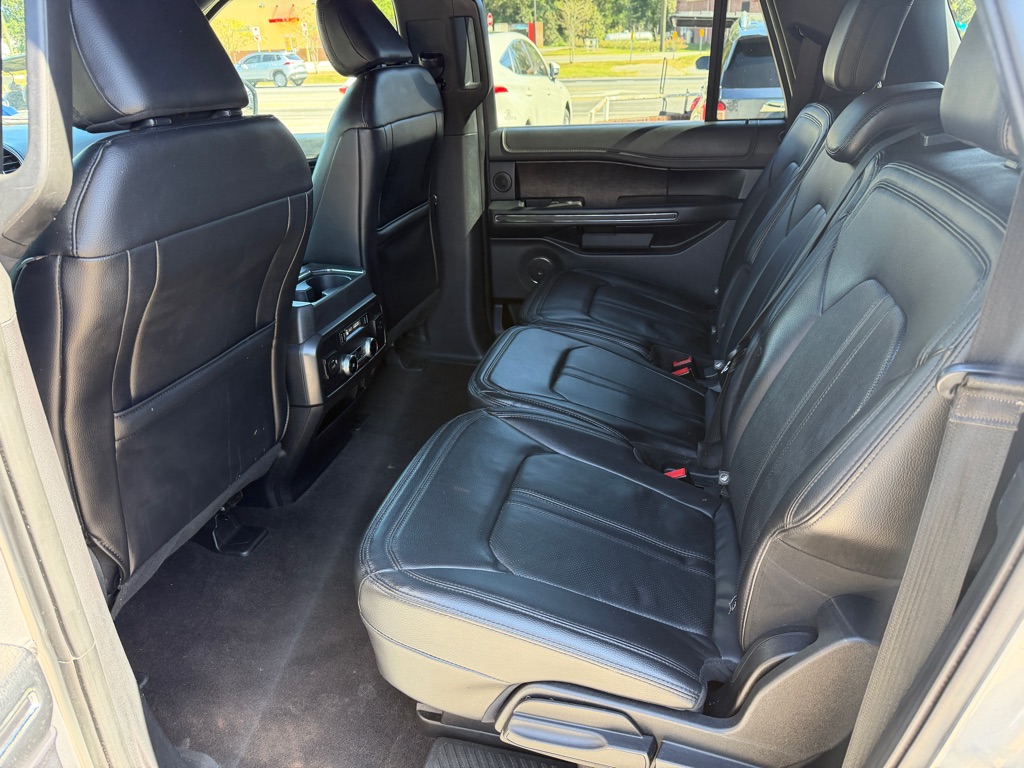 Photo 13 of this FORD EXPEDITION