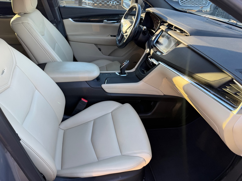 Photo 10 of this CADILLAC XT5