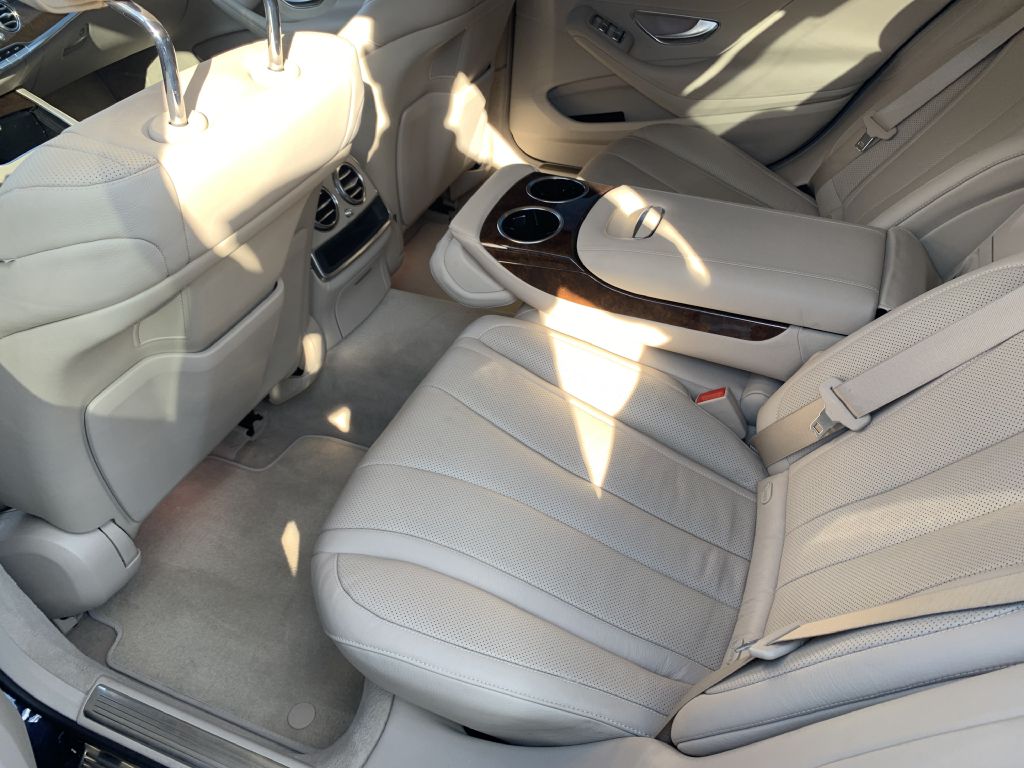 Photo 12 of this MERCEDES-BENZ S-CLASS