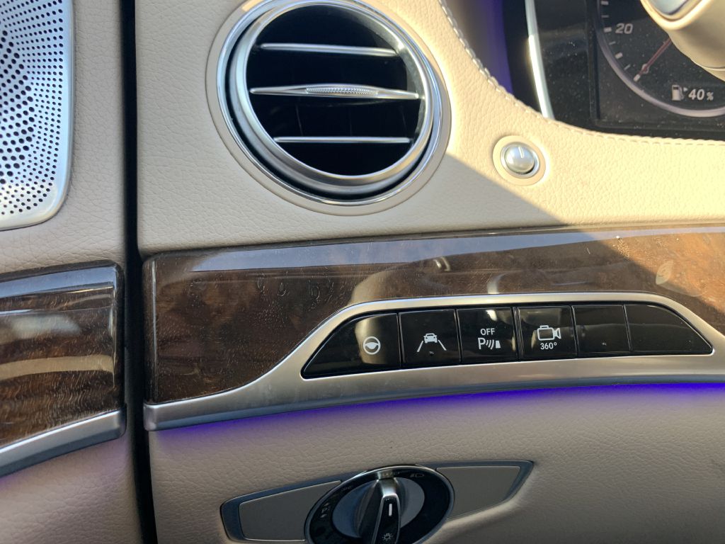 Photo 18 of this MERCEDES-BENZ S-CLASS