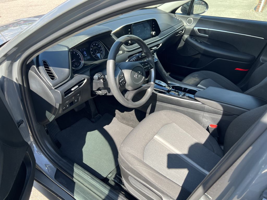 Photo 9 of this HYUNDAI SONATA