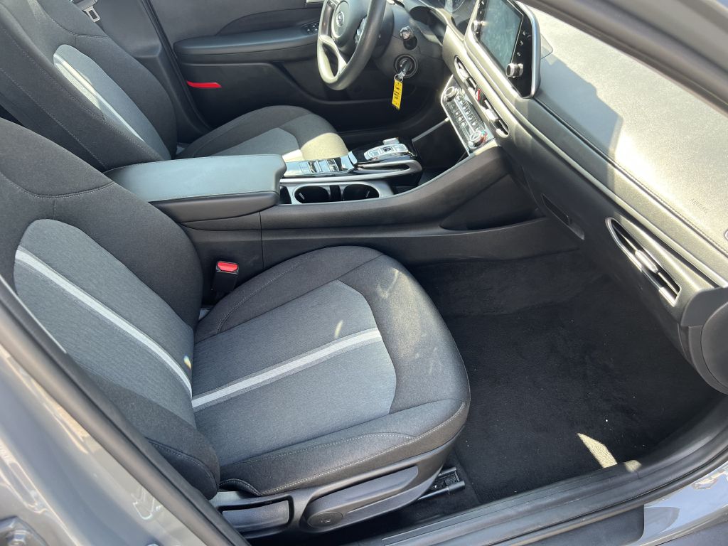 Photo 10 of this HYUNDAI SONATA