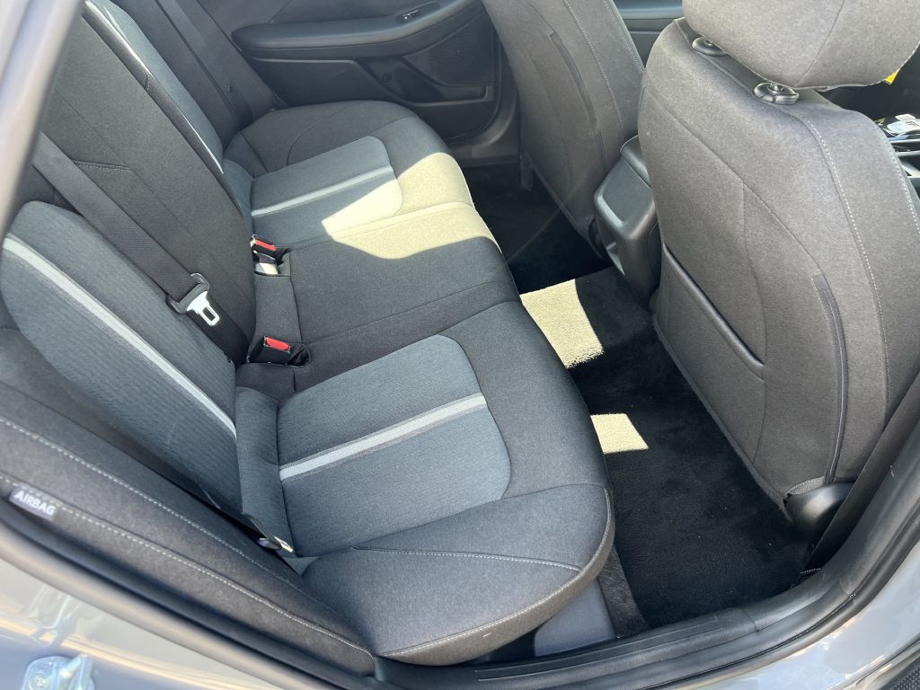 Photo 11 of this HYUNDAI SONATA