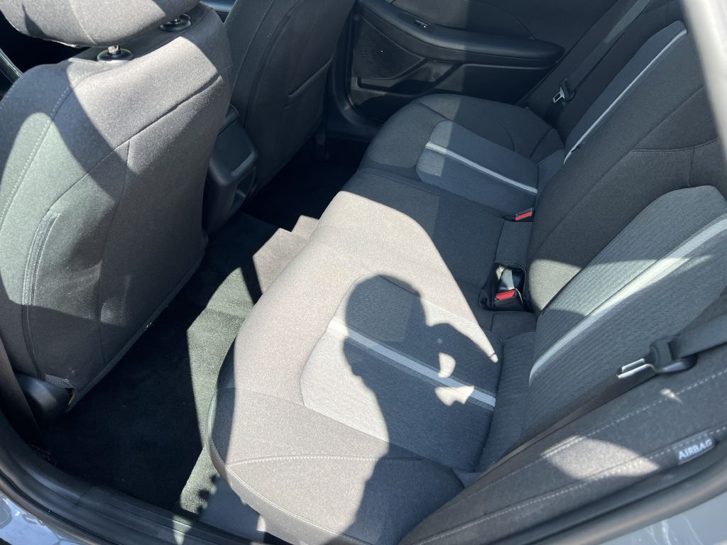 Photo 12 of this HYUNDAI SONATA