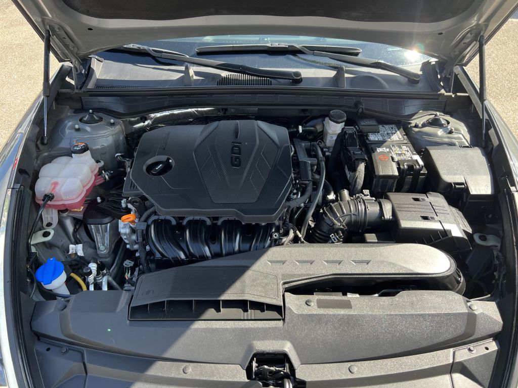 Photo 17 of this HYUNDAI SONATA