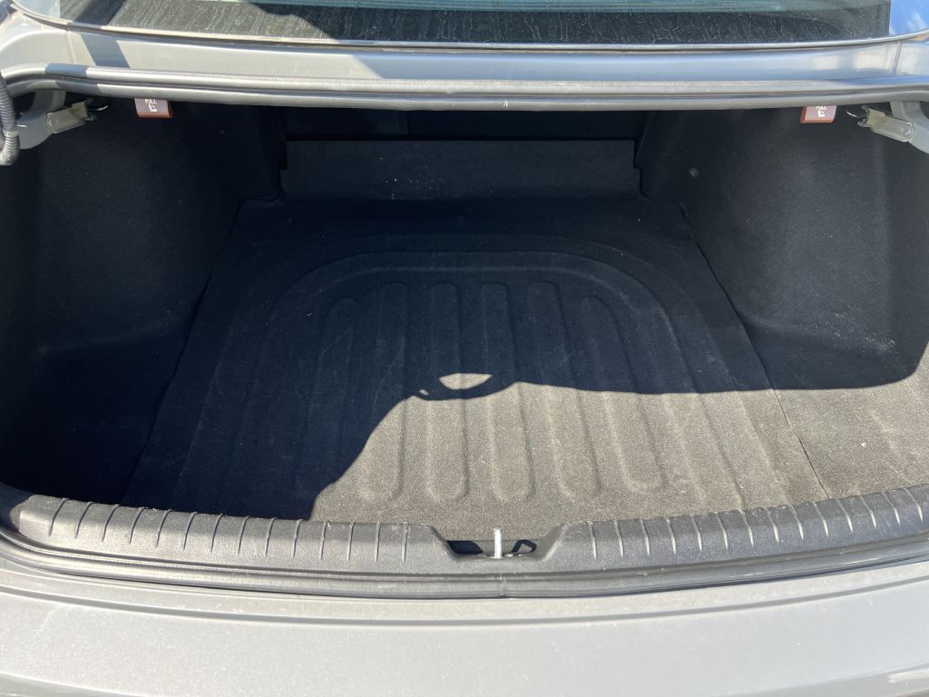 Photo 18 of this HYUNDAI SONATA