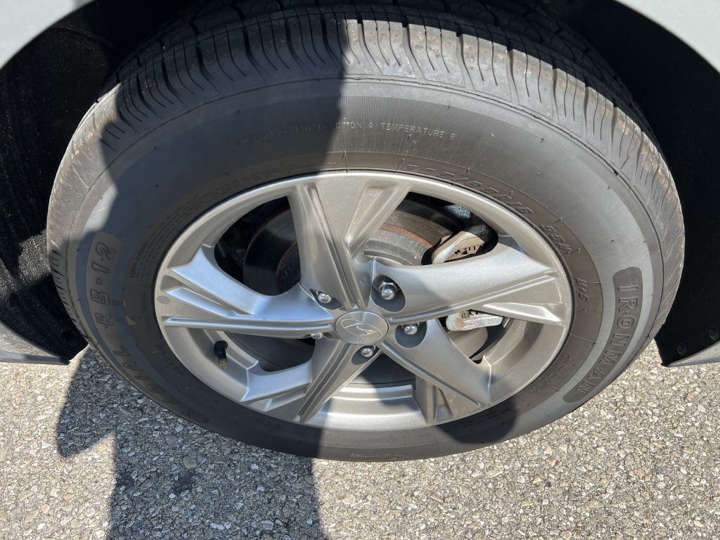 Photo 19 of this HYUNDAI SONATA