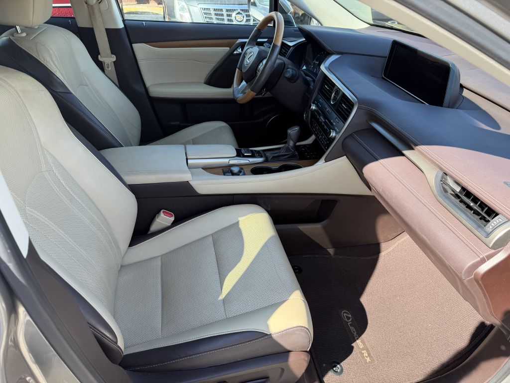 Photo 9 of this LEXUS RX