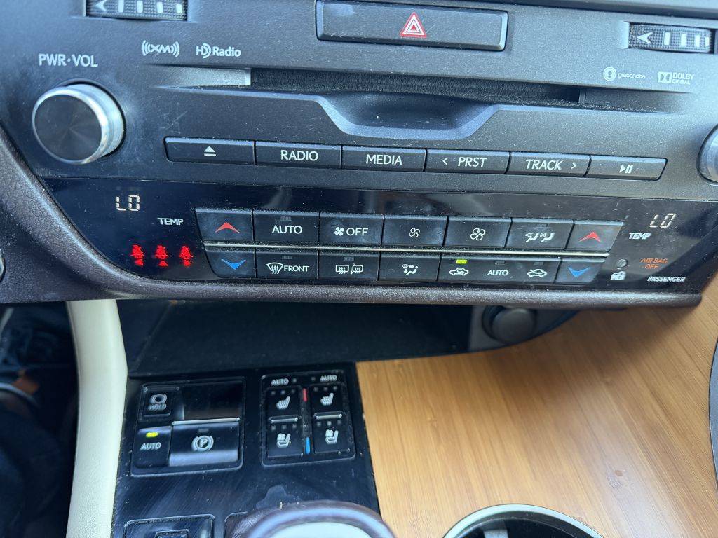 Photo 17 of this LEXUS RX