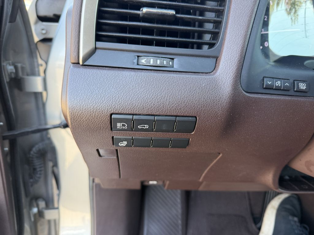 Photo 18 of this LEXUS RX
